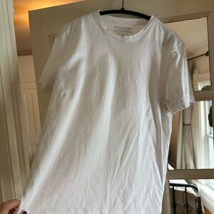 Banana Republic Classic White Tee
